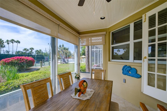 sunroom featuring ceiling fan