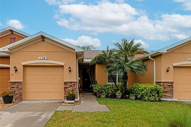 view of front of house featuring a front yard and a garage