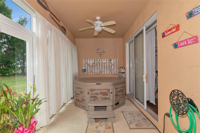 sunroom with ceiling fan