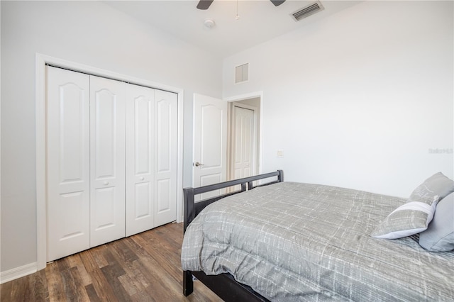 bedroom featuring a closet, dark hardwood / wood-style floors, and ceiling fan