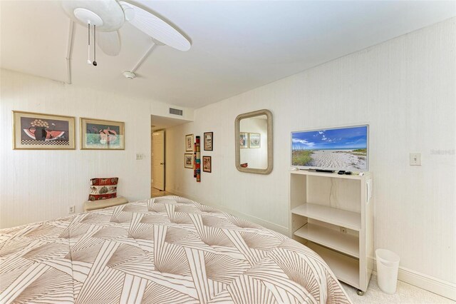 bedroom with ceiling fan