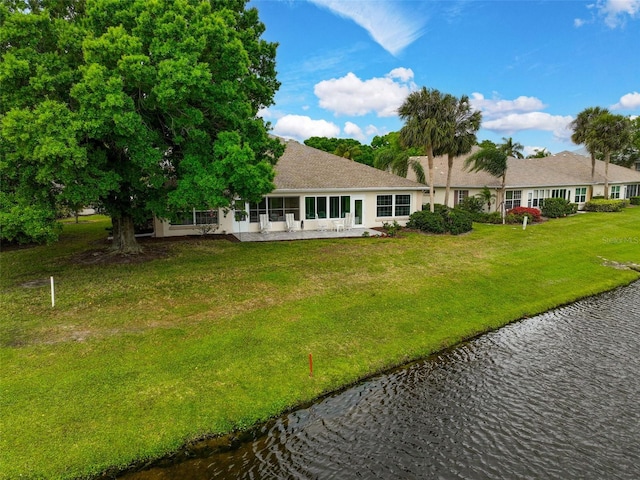 view of yard featuring a water view