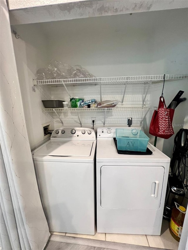 laundry room featuring electric dryer hookup and washing machine and clothes dryer