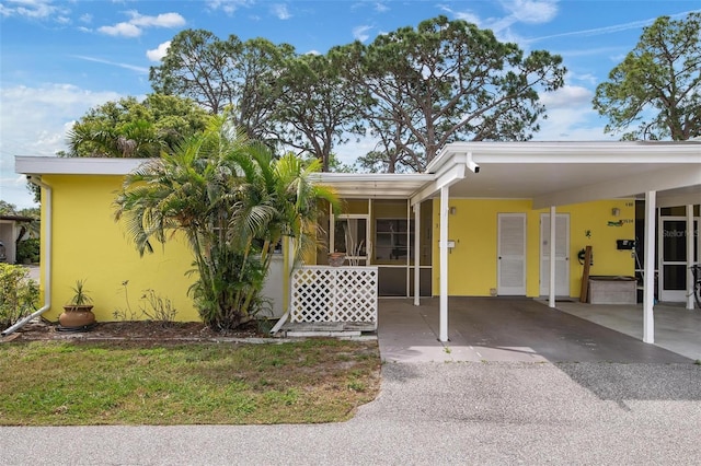 view of front facade featuring a carport