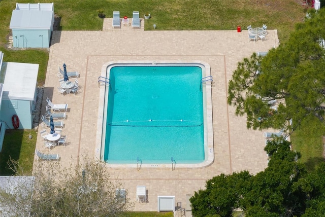 view of swimming pool