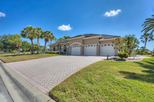 view of front of home featuring a front lawn and a garage