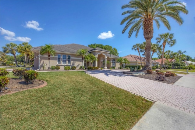 view of front of property with a front yard