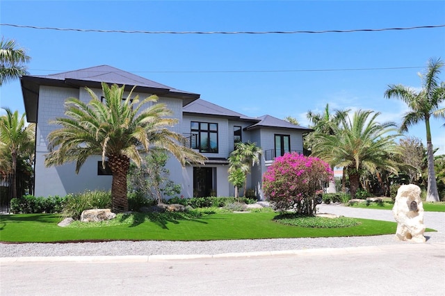 view of front of house with a front lawn