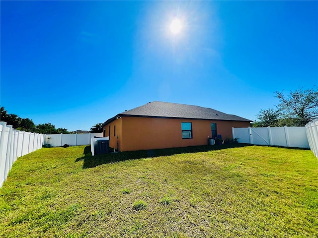 exterior space featuring a yard