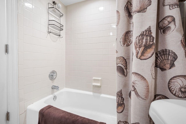 bathroom featuring shower / bath combo