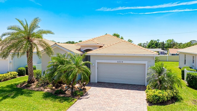 view of front of property featuring a front yard and a garage