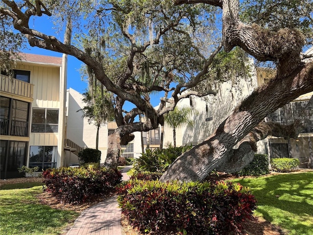 view of home's community featuring a lawn