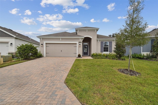 view of front of house featuring a front lawn and a garage