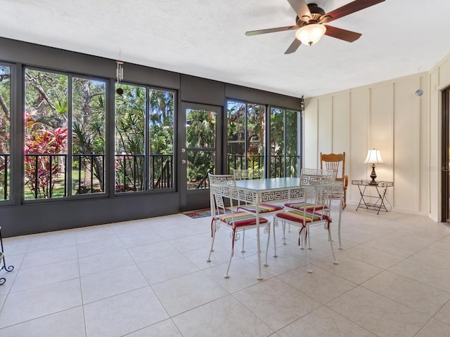 sunroom / solarium with ceiling fan