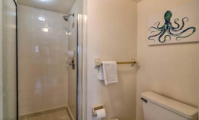 bathroom with an enclosed shower and toilet