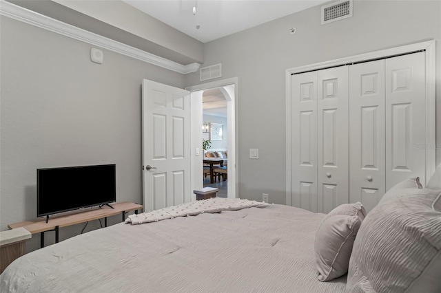 bedroom featuring a closet