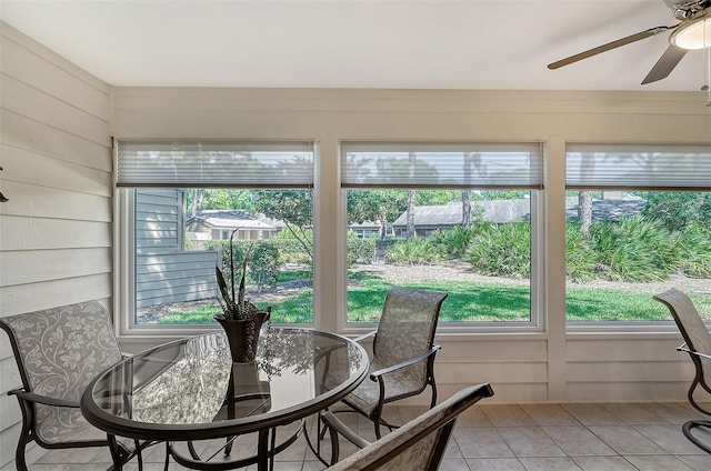 sunroom / solarium with ceiling fan