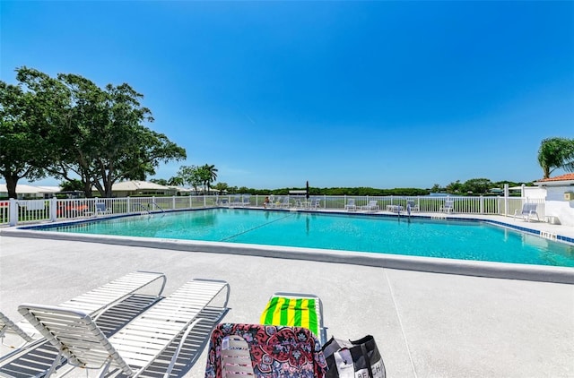 view of swimming pool