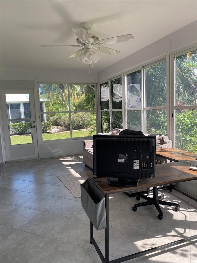 sunroom / solarium with ceiling fan