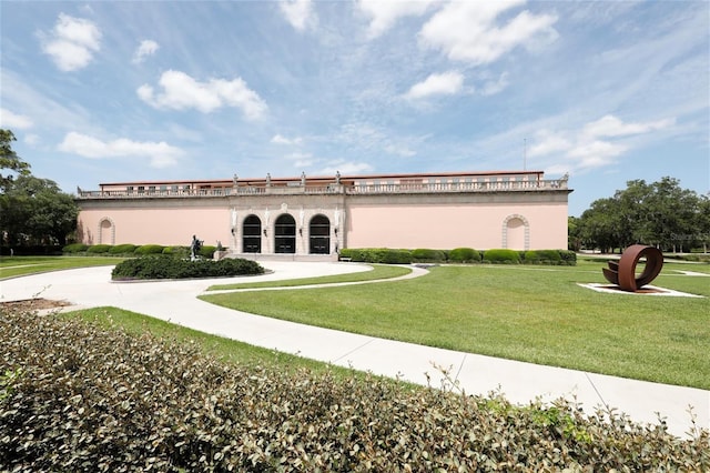 view of front of property with a front yard