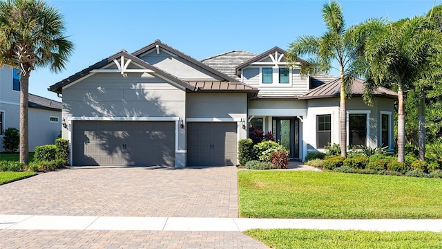 view of front of house featuring a front lawn