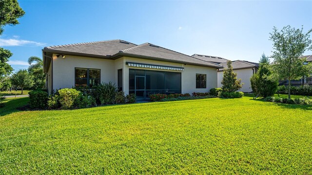 back of house featuring a yard