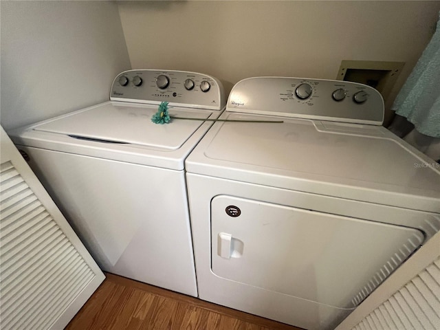 washroom with laundry area, dark wood-style flooring, and independent washer and dryer