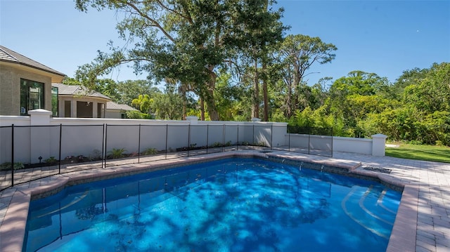 view of swimming pool