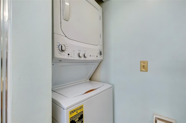 washroom with stacked washing maching and dryer