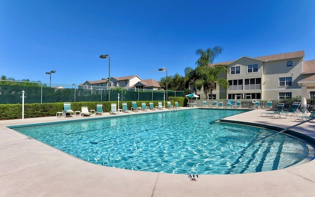 view of swimming pool