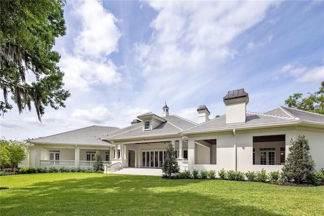 back of house featuring a lawn