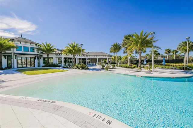 view of swimming pool