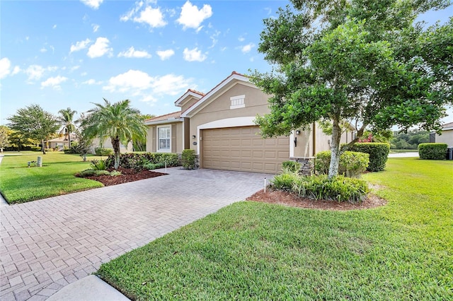 view of front of home featuring a front yard and a garage