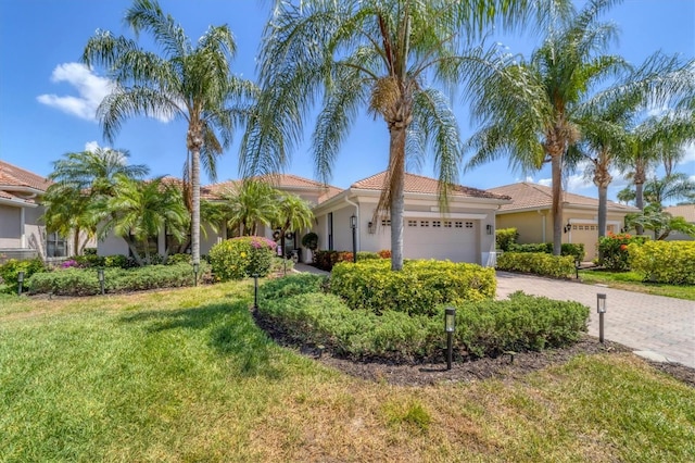 view of front of property featuring a front lawn and a garage