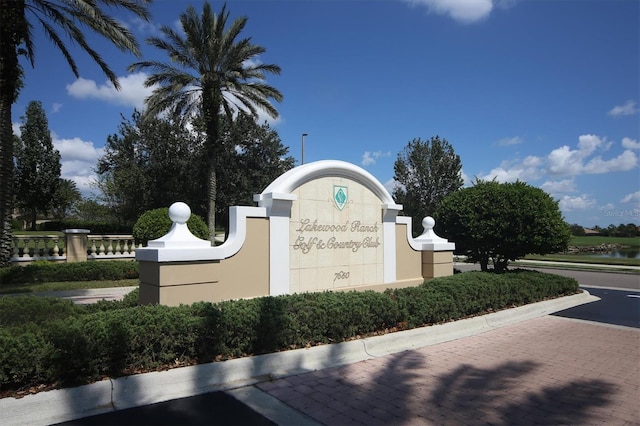 view of community / neighborhood sign