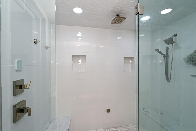 bathroom featuring a tile shower