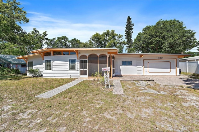 view of front facade featuring a garage and a front lawn