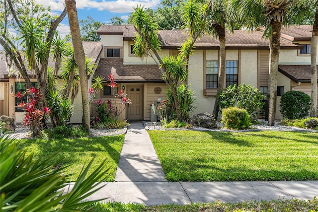 view of front facade with a front lawn