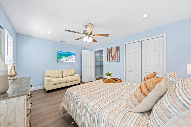 bedroom featuring baseboards, visible vents, dark wood finished floors, a ceiling fan, and recessed lighting