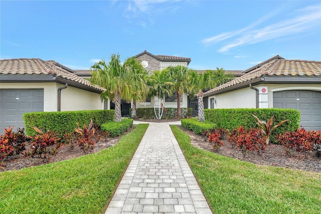 view of front facade with a garage and a front yard