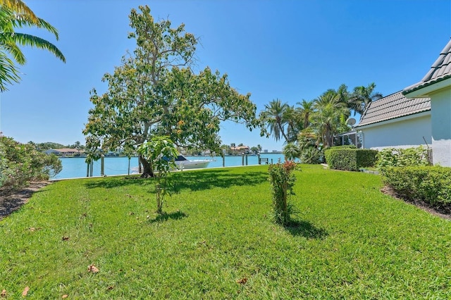 view of yard featuring a water view