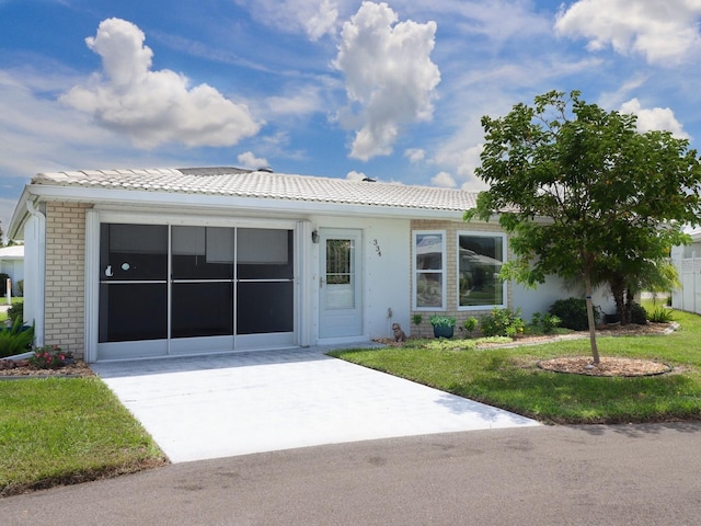 view of front facade with a front lawn