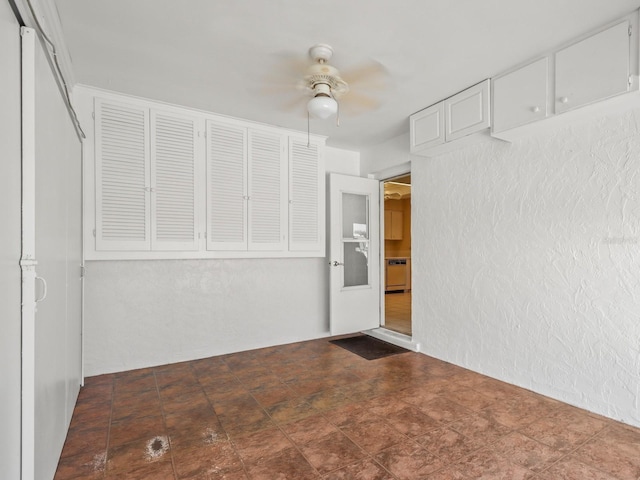 empty room featuring ceiling fan