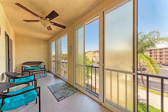 sunroom with ceiling fan