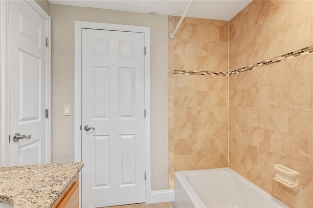 bathroom with tiled shower / bath and vanity