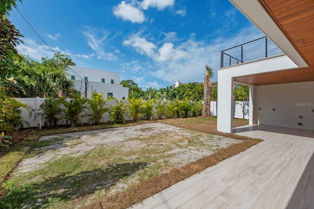 view of yard featuring a patio