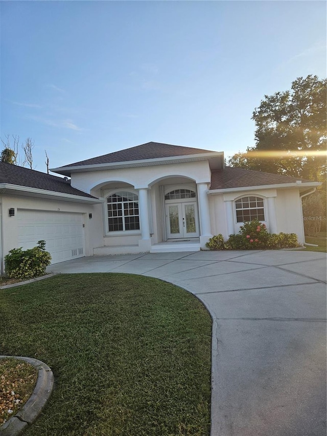 view of front facade featuring a garage and a front yard