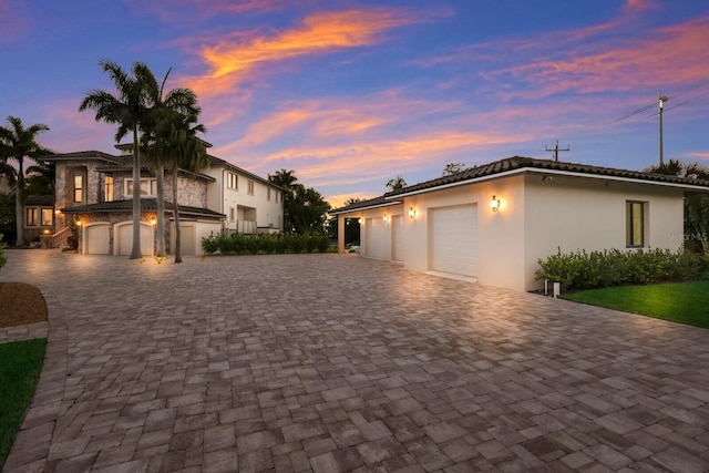 view of front facade featuring a garage