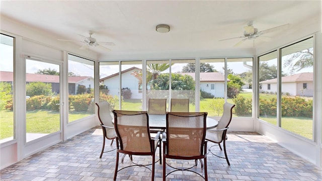 sunroom with ceiling fan