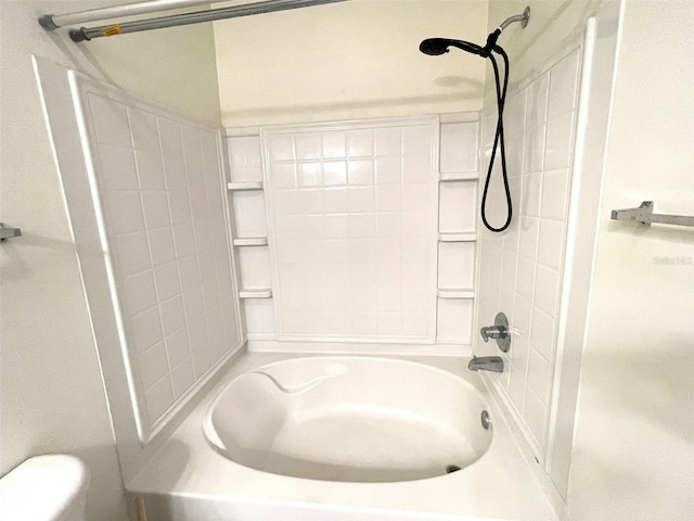 bathroom with tub / shower combination